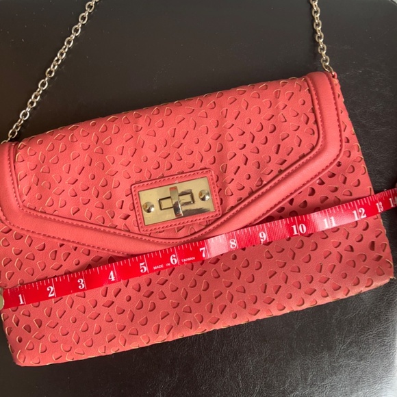 Aldo Laser Cut Coral and Gold Shoulder Bag - Picture 10 of 13